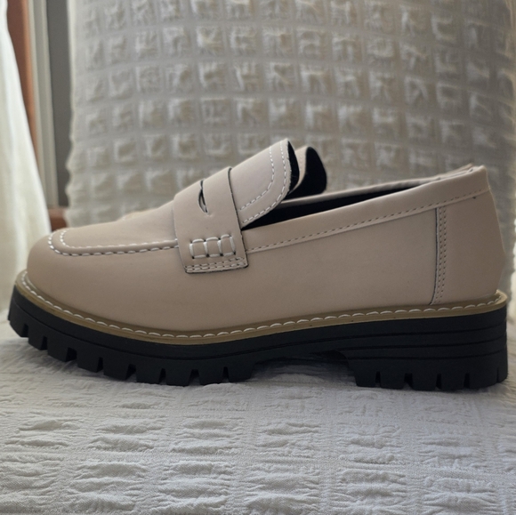 Women's Cream Loafers with Chunky Sole - Picture 5 of 9